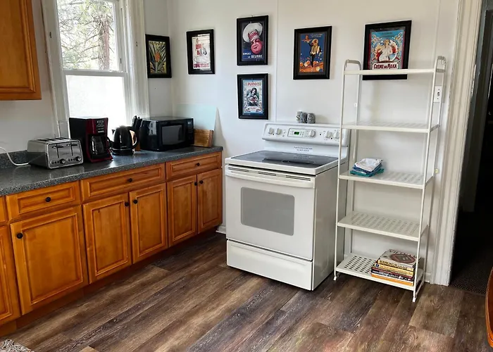 Great Gorge Guesthouse - Walk To The Falls, The Casino And All Downtown Restaurants - Across From The Aquarium