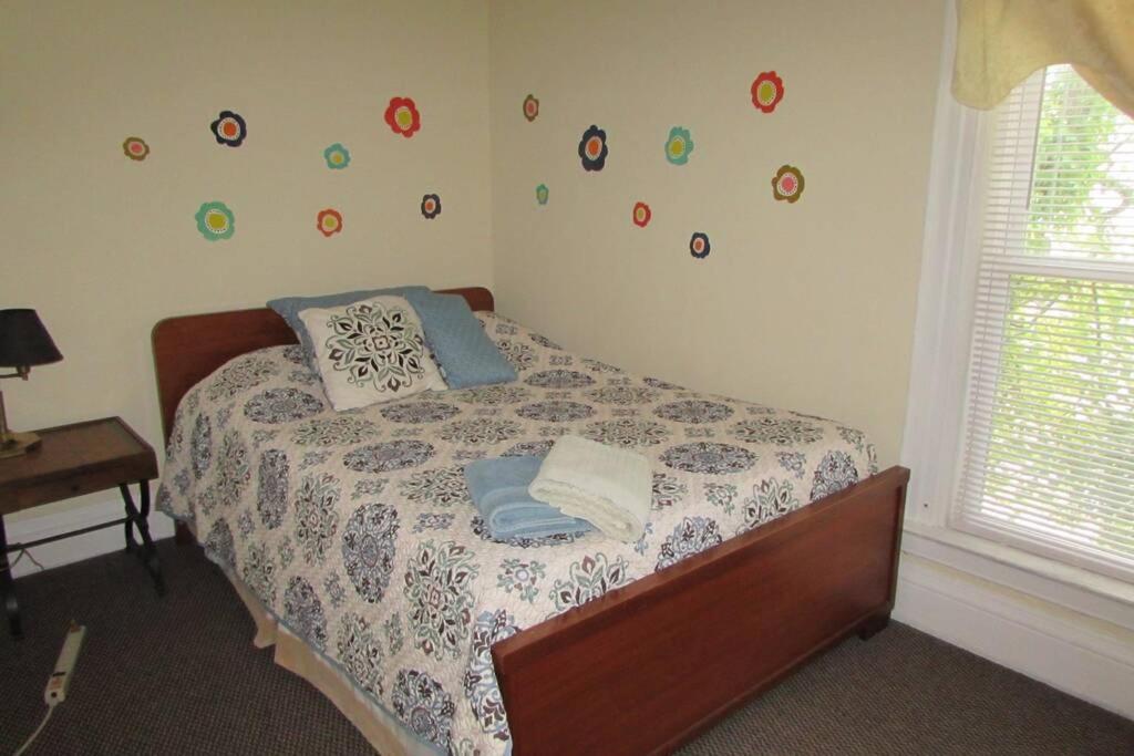 Great Gorge Guesthouse: Falls-view Retreat Near Downtown Attractions Holiday home *