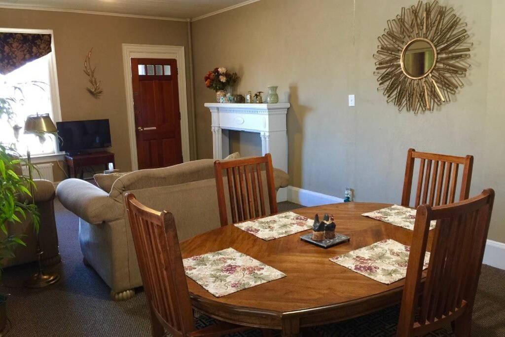 Great Gorge Guesthouse: Falls-view Retreat Near Downtown Attractions Holiday home *